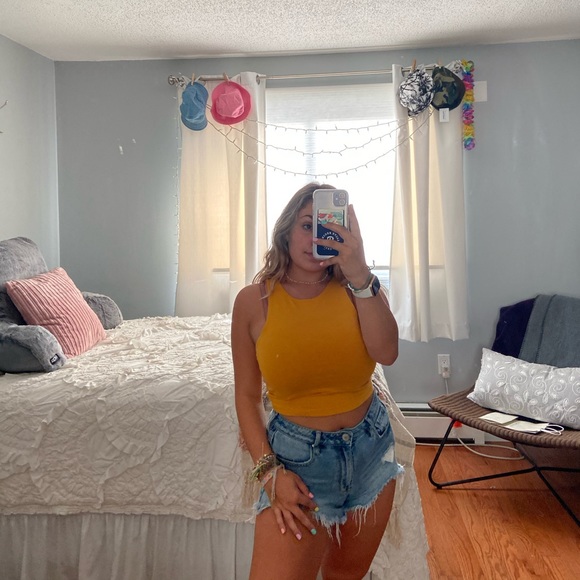 ✰ ✰ CROPPED YELLOW HIGH NECK TANK TOP ✰ ✰ - Picture 2 of 3